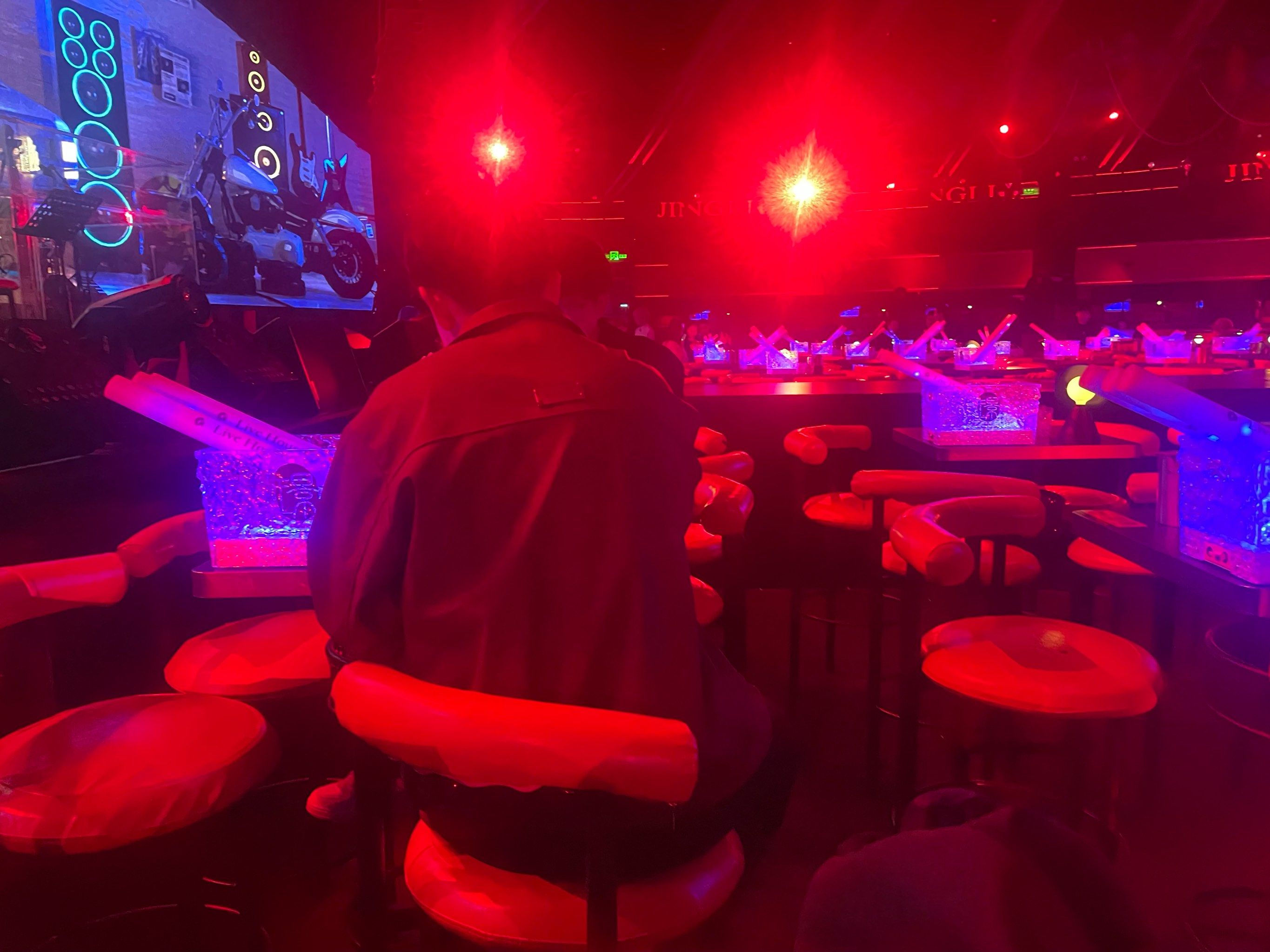 宜宾商务KTV:中低端鉴别-高县ktv预订